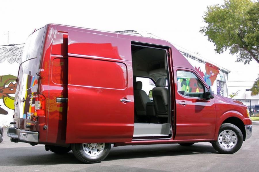  Nissan NV2500 HD 2012 года  (фото 22 из 38)